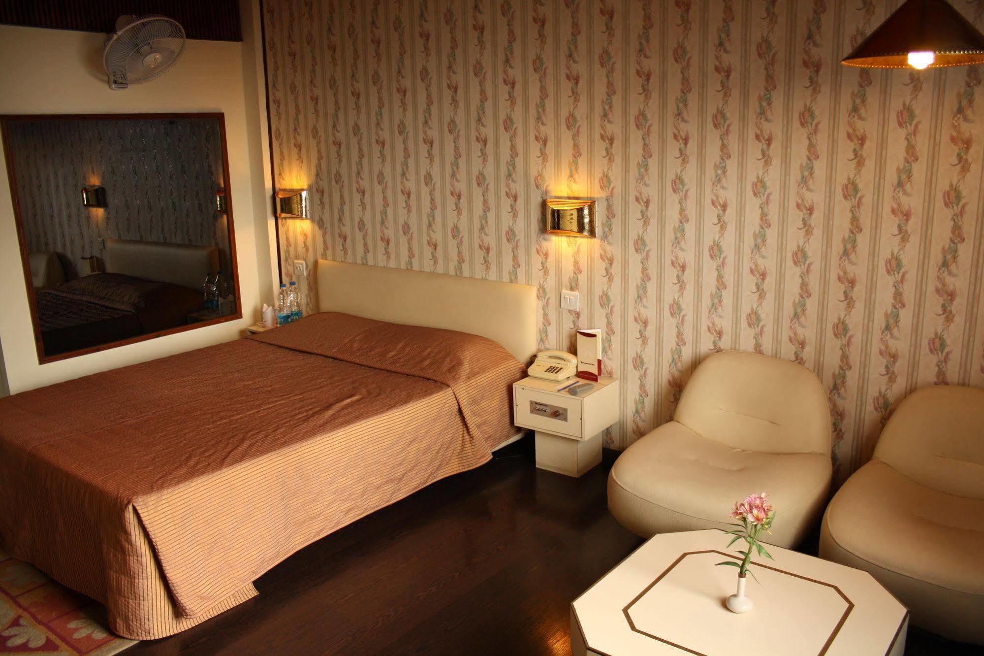 Honeymoon Inn Шімла Екстер'єр фото